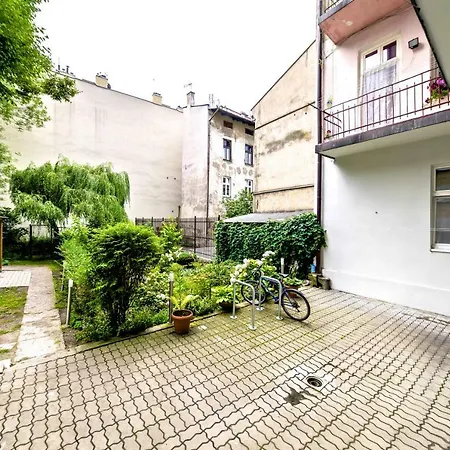 Studio Z Ogrodem Przy Starej Zajezdni Krakow Exterior photo