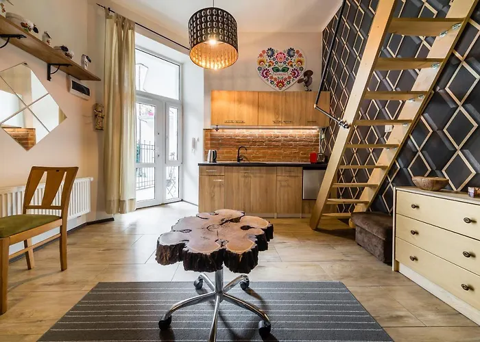 Studio Z Ogrodem Przy Starej Zajezdni